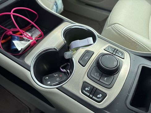 Used 2024 GMC Terrain Denali image 28