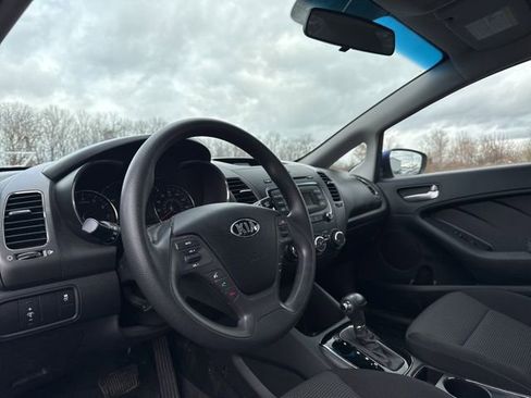 Used 2017 Kia Forte LX image 9