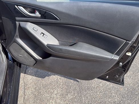 Used 2014 MAZDA MAZDA3 i Touring w/ Technology Package FWD image 17
