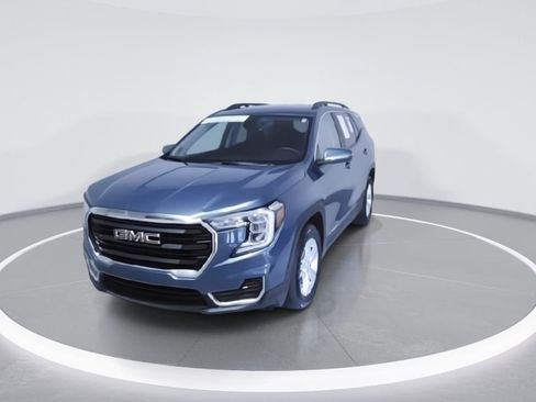 Used 2024 GMC Terrain SLE w/ Driver Convenience Package image 4