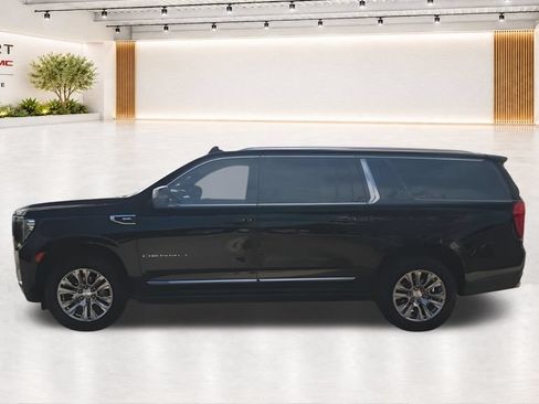 Certified 2023 GMC Yukon XL Denali AWD/4WD image 7