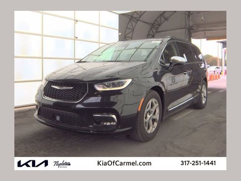 Used 2023 Chrysler Pacifica Limited image 1