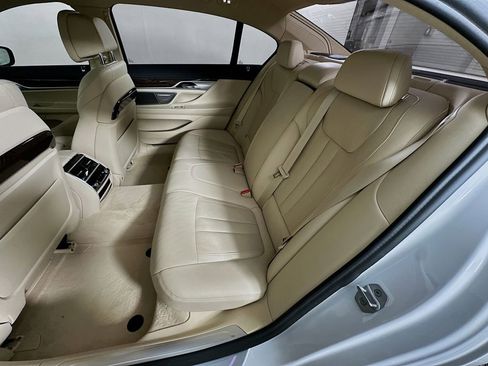 Used 2022 BMW 740i image 25