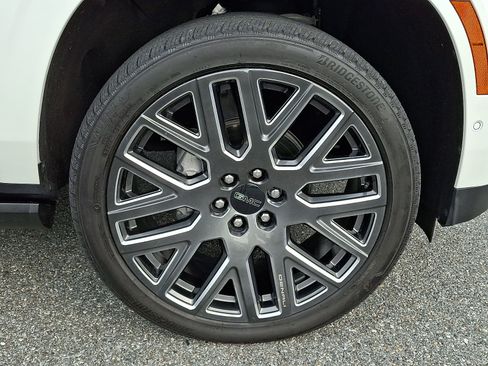 Used 2025 GMC Yukon Denali Ultimate AWD/4WD image 8