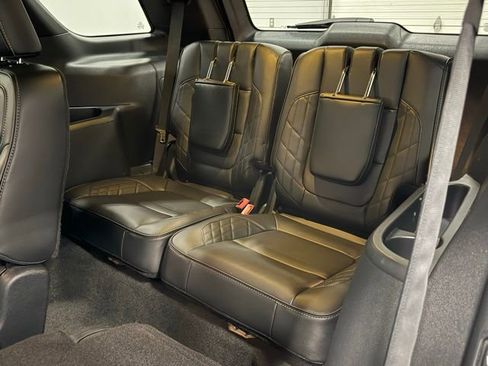 Certified 2017 Ford Explorer Platinum image 38