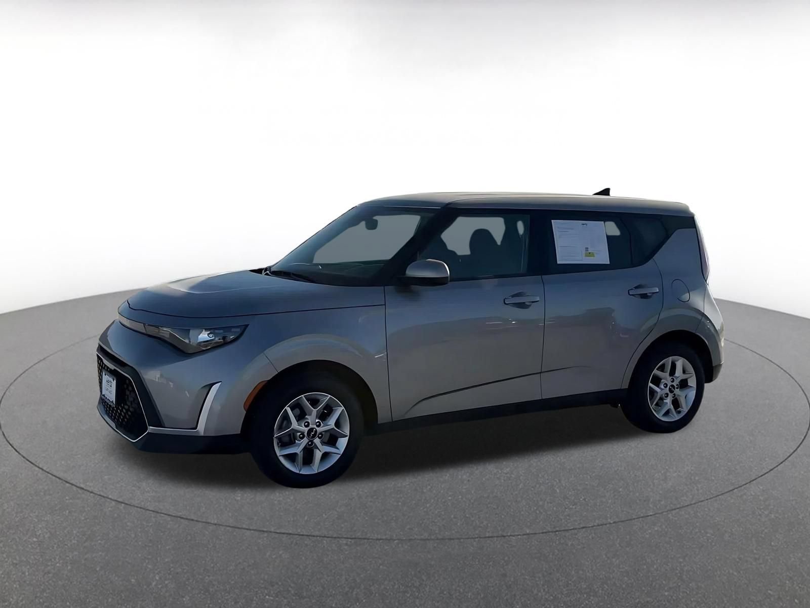 Used 2025 Kia Soul LX w/ LX Technology Package FWD image 7