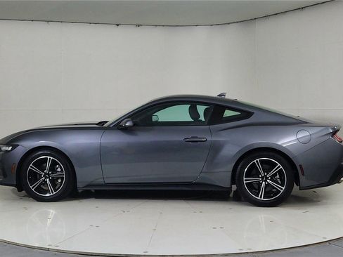 Used 2024 Ford Mustang Coupe image 4