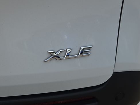Used 2025 Toyota Sienna XLE FWD image 34