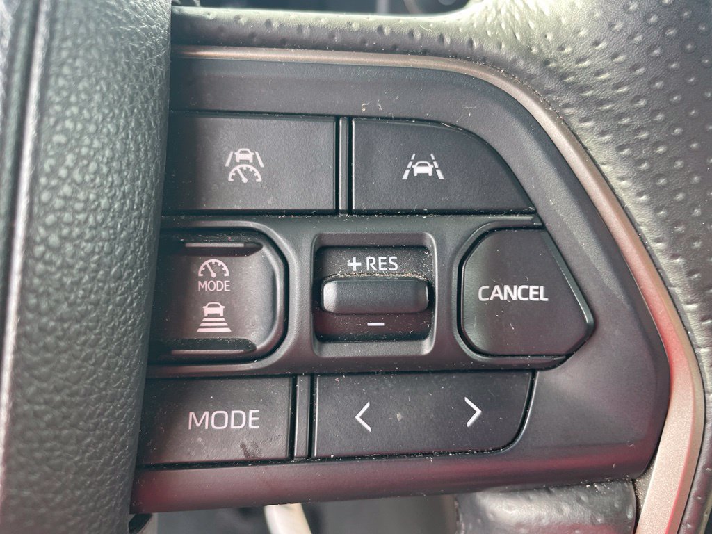 Used 2025 Toyota 4Runner Limited AWD/4WD image 8