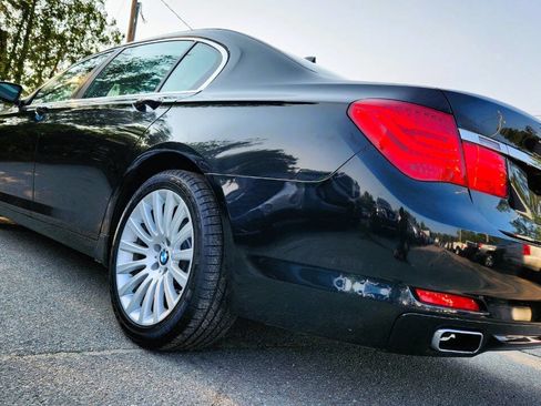 Used 2011 BMW 750Li xDrive image 3