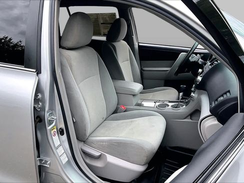 Used 2012 Toyota Highlander 4WD w/ Tech Pkg image 8