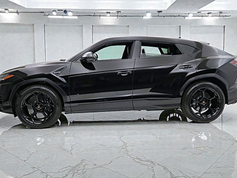 Used 2020 Lamborghini Urus image 3