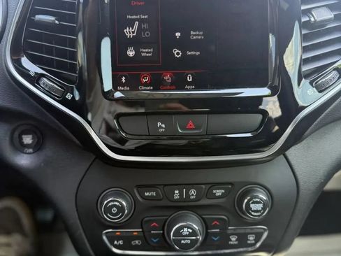 Used 2019 Jeep Cherokee High Altitude AWD/4WD image 16