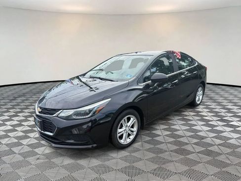 Used 2018 Chevrolet Cruze LT FWD image 3