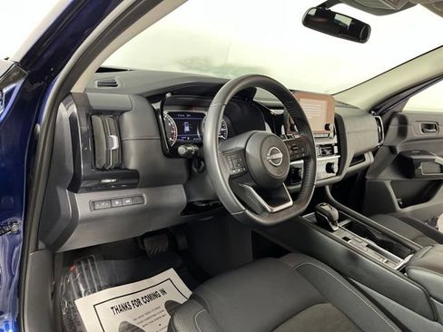 Used 2025 Nissan Pathfinder SV FWD image 21