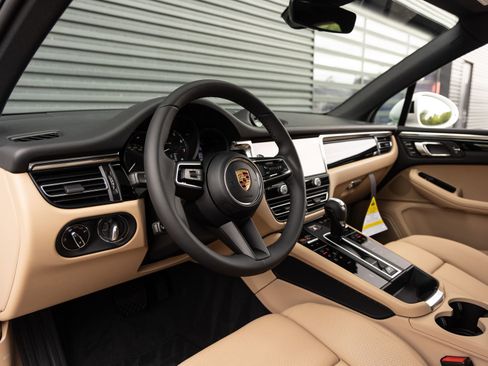 Certified 2026 Porsche Macan AWD/4WD image 4