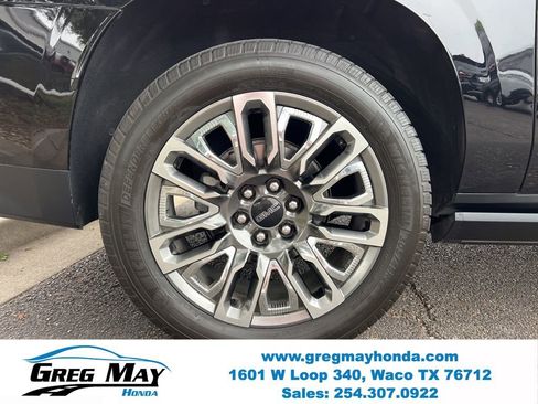 Used 2023 GMC Yukon XL Denali Ultimate AWD/4WD image 9
