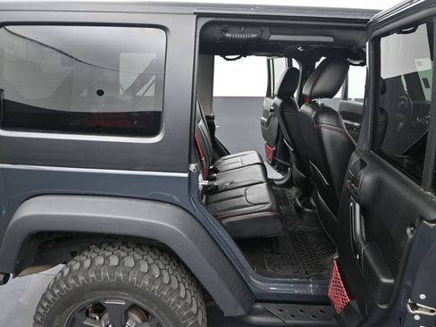 Used 2018 Jeep Wrangler Unlimited Rubicon AWD/4WD image 30