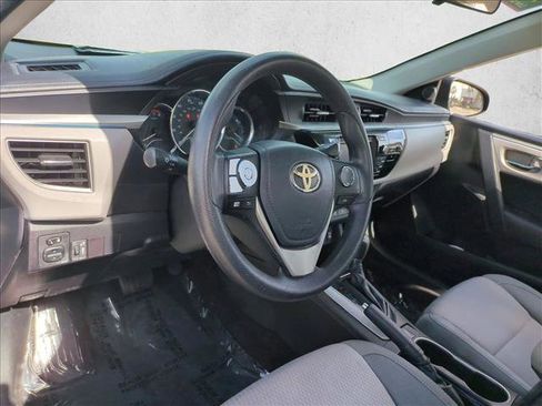 Used 2015 Toyota Corolla LE image 10