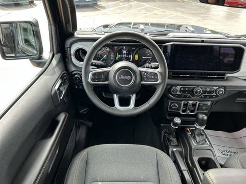 Used 2025 Jeep Wrangler Unlimited Sahara w/ Safety Group AWD/4WD image 26