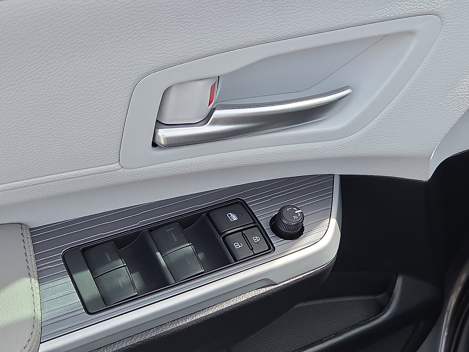 Used 2025 Toyota Sienna XLE FWD image 15