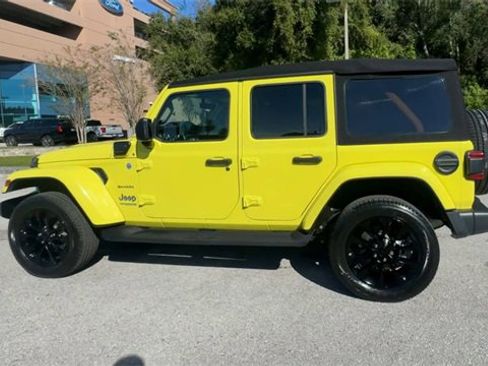 Used 2022 Jeep Wrangler Unlimited Sahara w/ Safety Group image 17