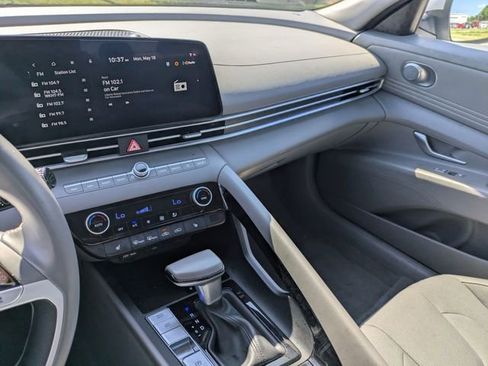 Used 2025 Hyundai Elantra SEL FWD image 20