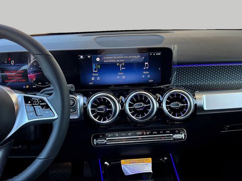 New 2025 Mercedes-Benz GLB 250 image 9