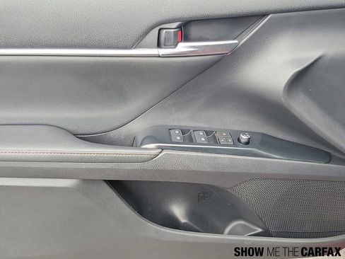 Used 2020 Toyota Camry XLE FWD image 18
