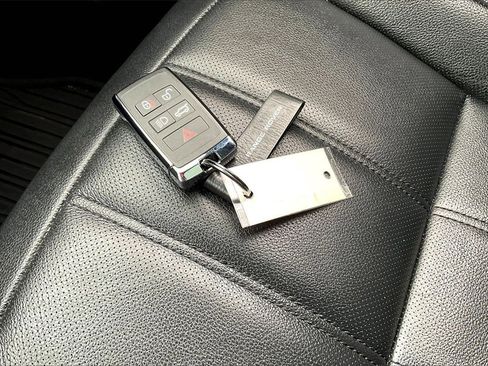 Used 2024 Land Rover Range Rover Evoque Dynamic SE image 35