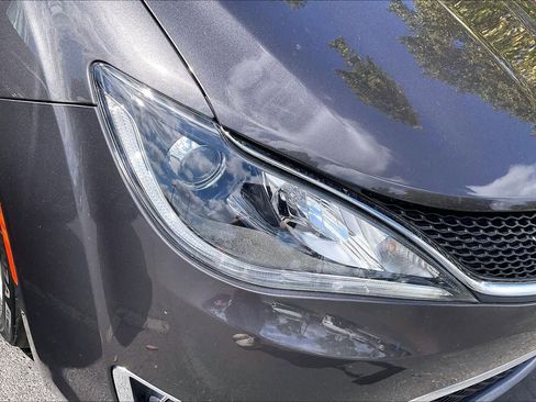 Used 2020 Chrysler Pacifica Limited image 28