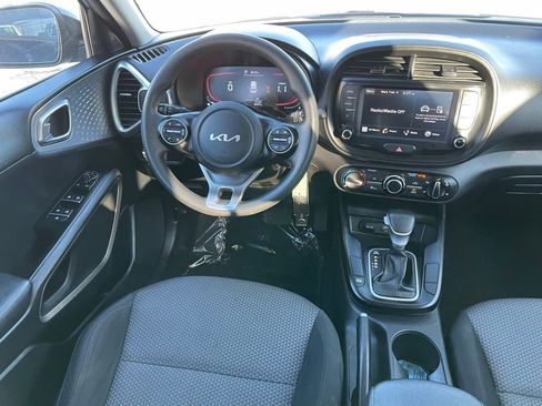 Used 2023 Kia Soul LX w/ LX Technology Package image 8