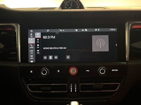 Certified 2025 Porsche Macan image 13