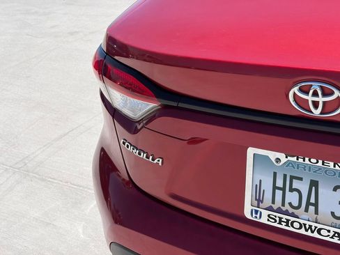 Used 2021 Toyota Corolla LE FWD image 4