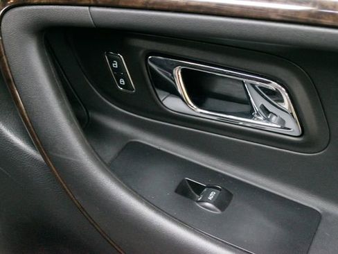 Used 2018 Ford Taurus Limited AWD/4WD image 9
