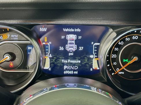 Used 2021 Jeep Wrangler Unlimited Sahara AWD/4WD image 12