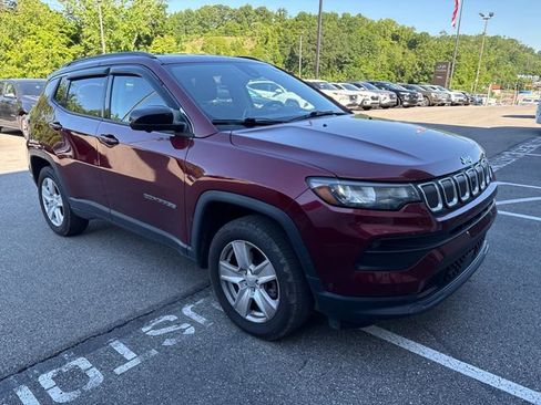 Used 2022 Jeep Compass Latitude w/ Convenience Group AWD/4WD image 4