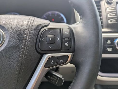 Used 2018 Toyota Highlander XLE AWD/4WD image 29