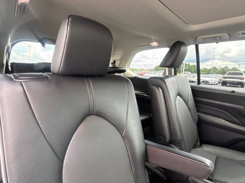 Used 2025 Toyota Grand Highlander FWD image 30