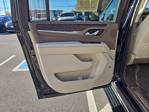 Used 2023 GMC Yukon XL Denali image 41