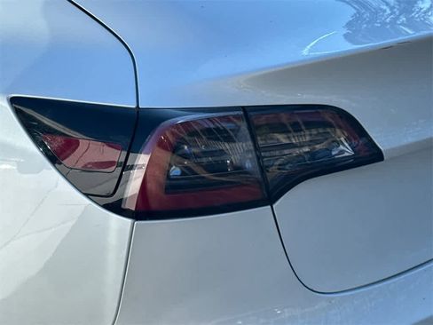 Used 2020 Tesla Model 3 Standard Range image 11