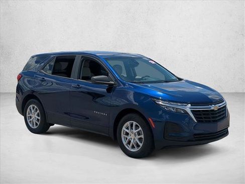 Used 2022 Chevrolet Equinox LS FWD image 3