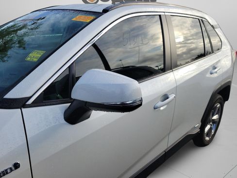 Used 2021 Toyota RAV4 XLE Premium AWD/4WD image 29