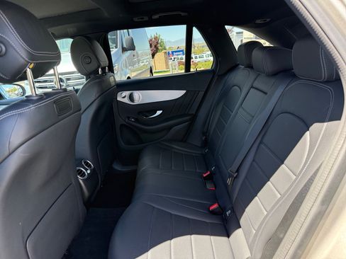 Used 2019 Mercedes-Benz GLC 300 4MATIC image 17