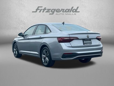 Used 2024 Volkswagen Jetta SE FWD image 9