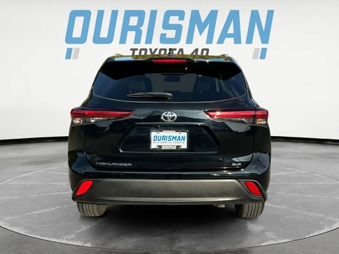 Used 2023 Toyota Highlander XLE image 6