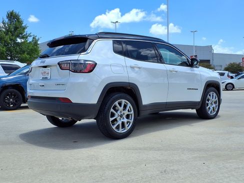 Used 2025 Jeep Compass Limited AWD/4WD image 5