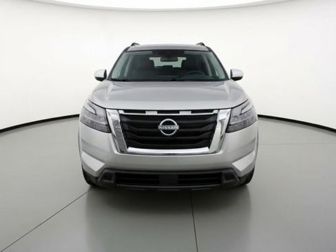 Used 2025 Nissan Pathfinder SV AWD/4WD image 2
