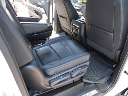 Used 2022 Chevrolet Suburban Z71 w/ Luxury Package AWD/4WD image 23