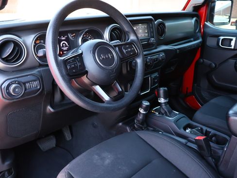 Used 2019 Jeep Wrangler Unlimited Sport AWD/4WD image 3